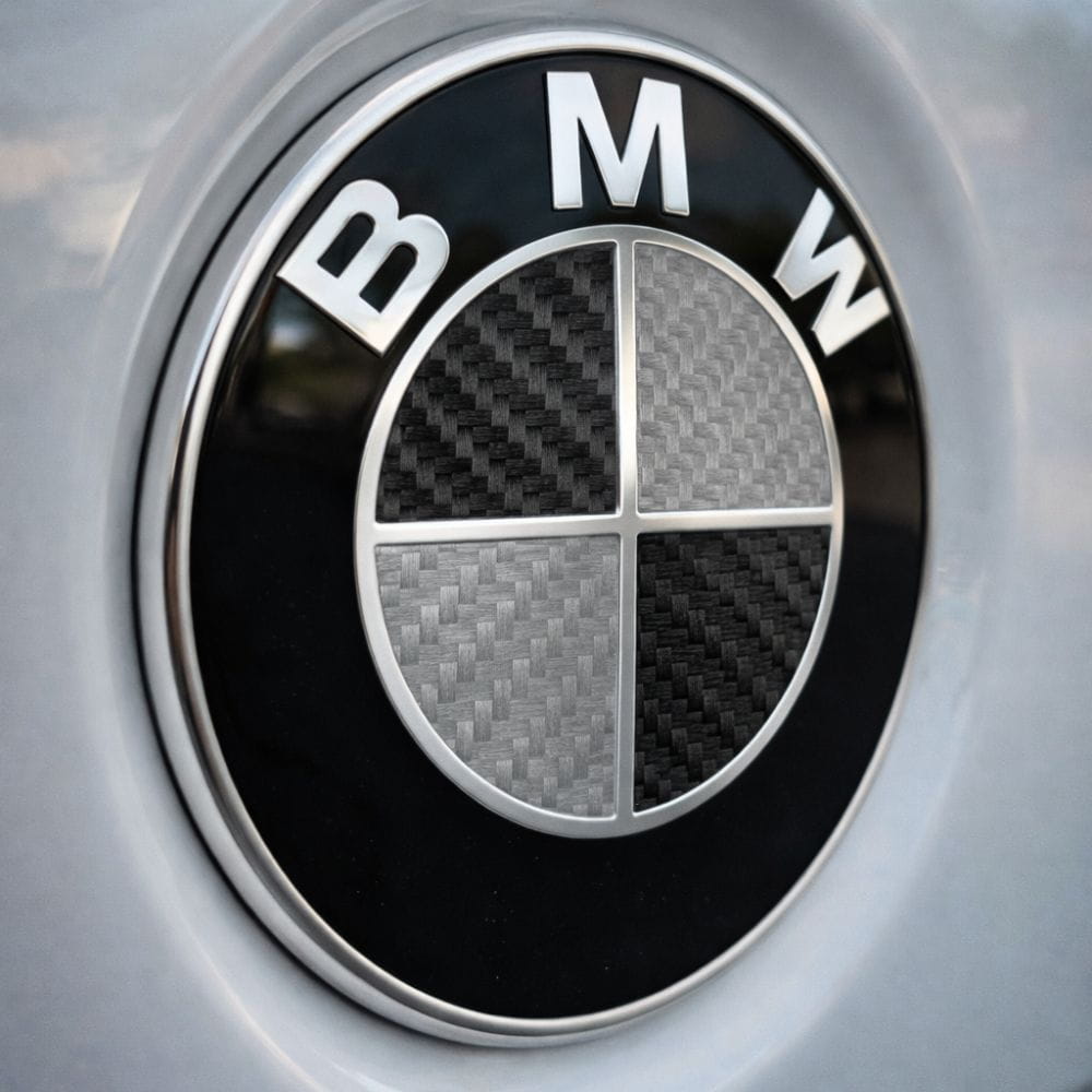 Insignia BMW carbono 74 MM para maletero serie 2, 3, 4.