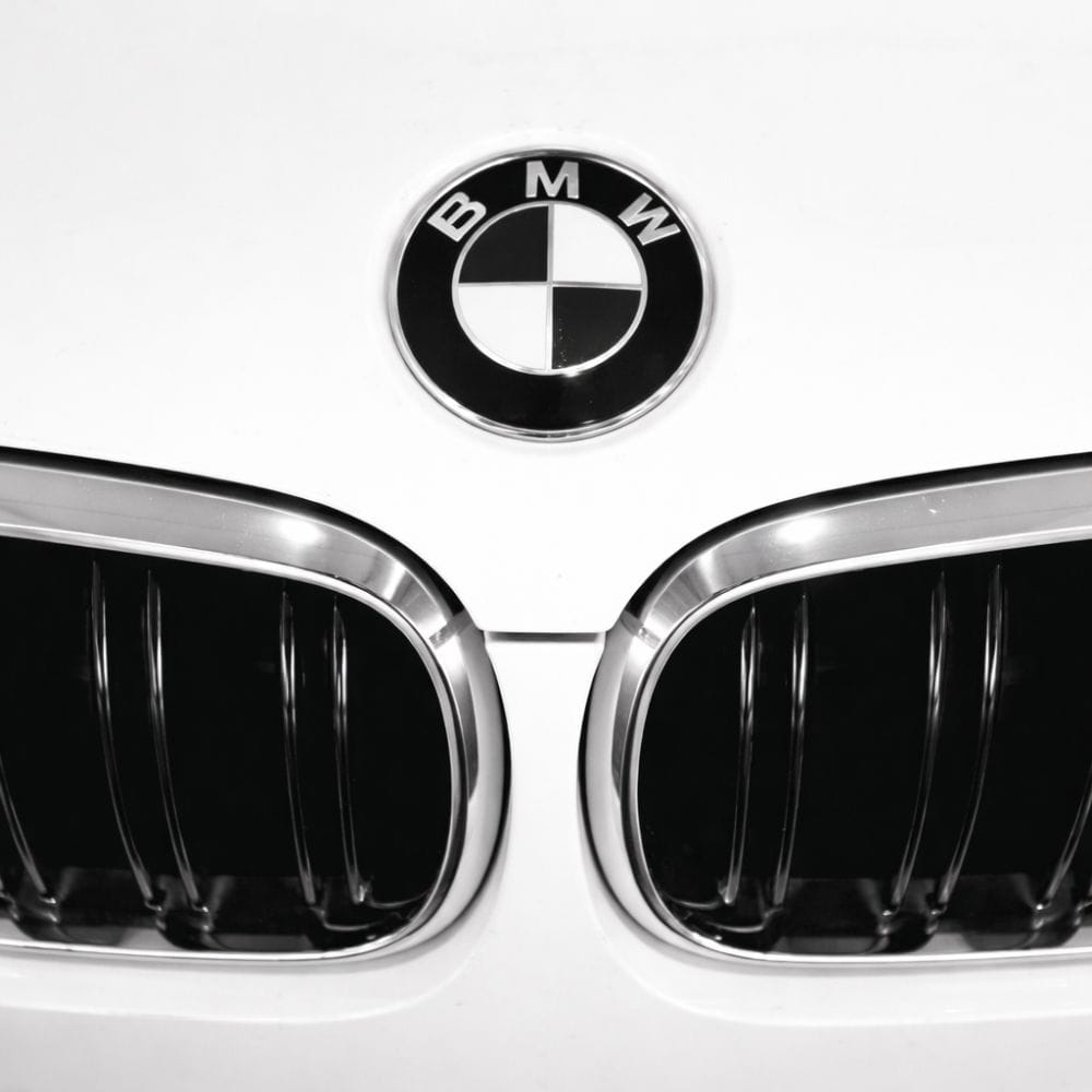 Emblema BMW Blanco y negro para capó o maletero de 82 mm