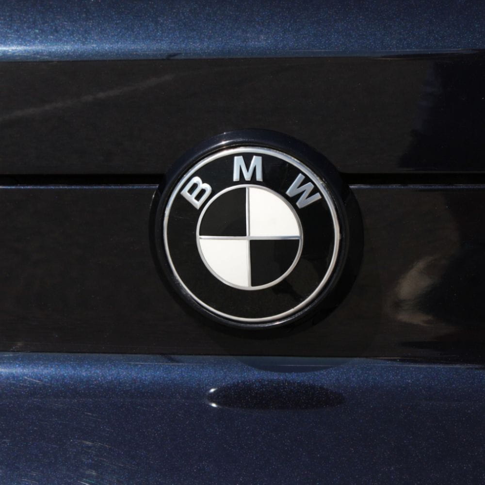 Emblema BMW blanco y negro para capó o maletero de BMW 82 MM