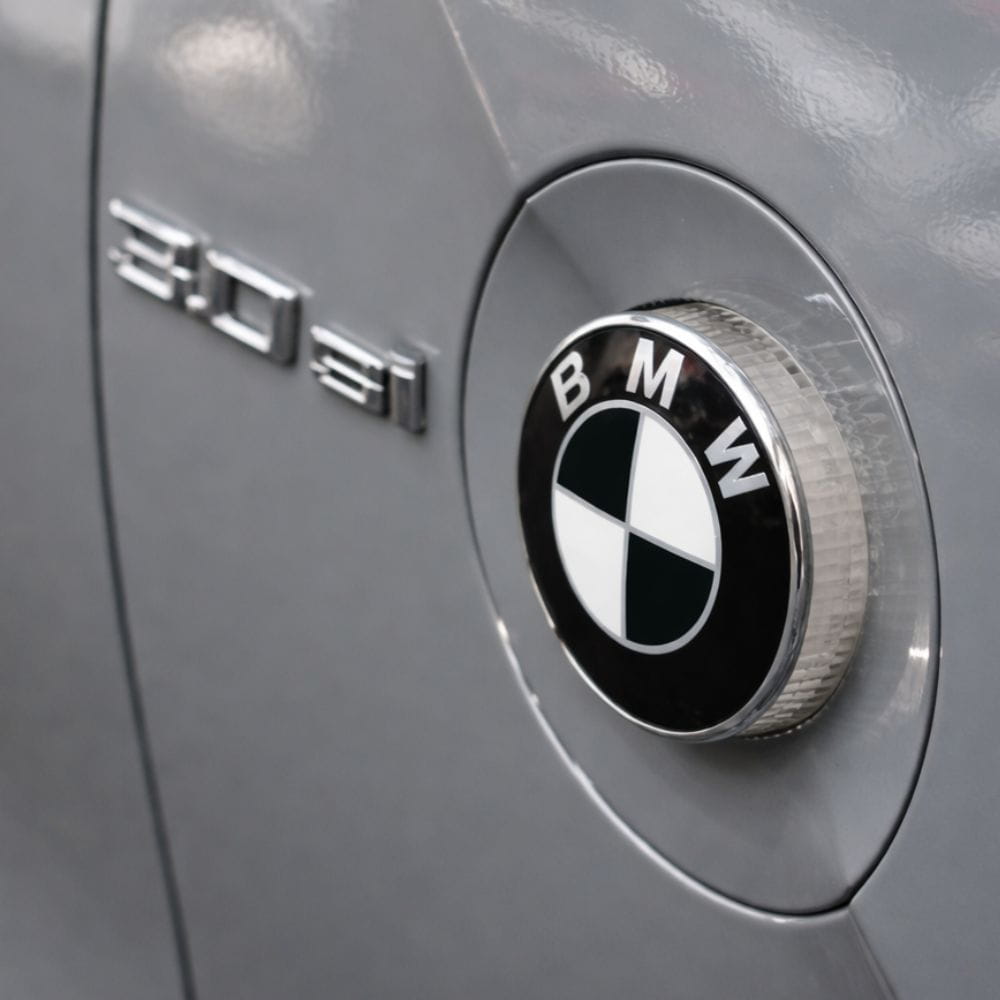 Insignia BMW blanca y negra 82 MM para panel lateral de BMW Z4 E85 E86