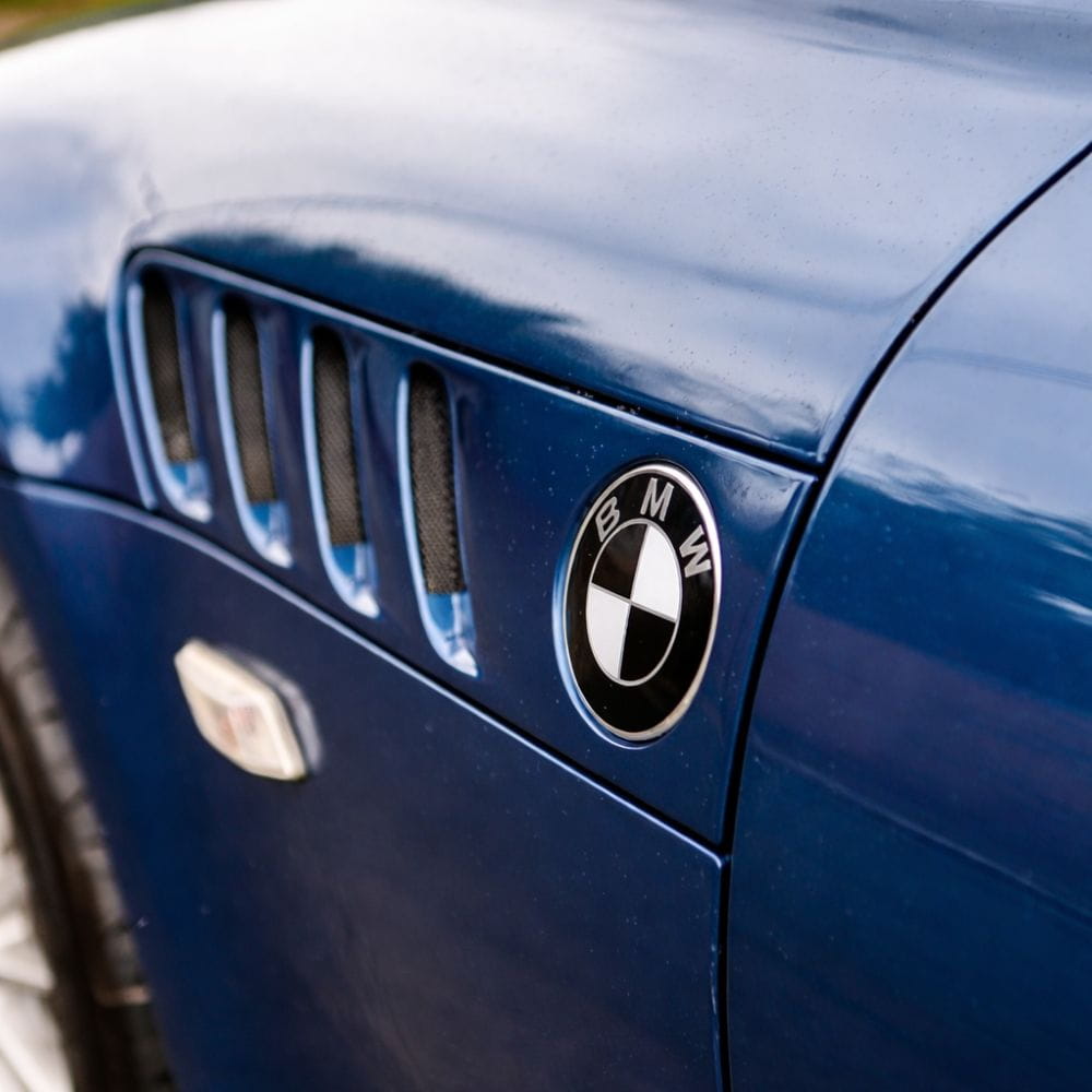 Logo BMW blanco y negro para panel lateral Z3 de 78 MM