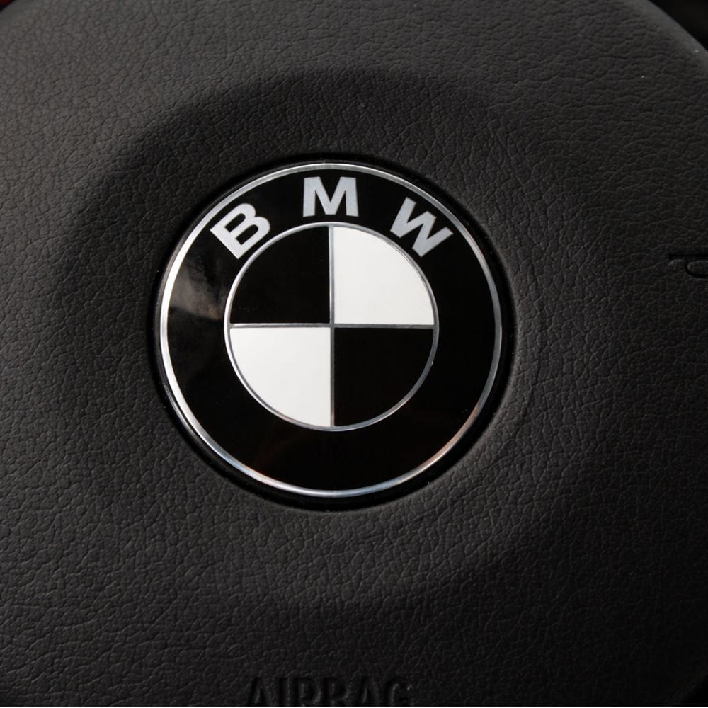 Emblema BMW blanco y negro 45 MM para volante
