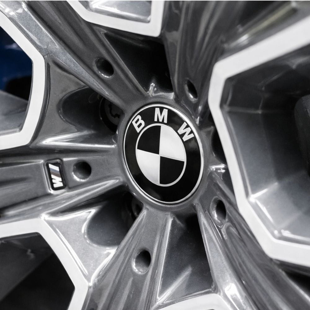 Logo BMW blanco y negro 56 MM para centro de ruedas