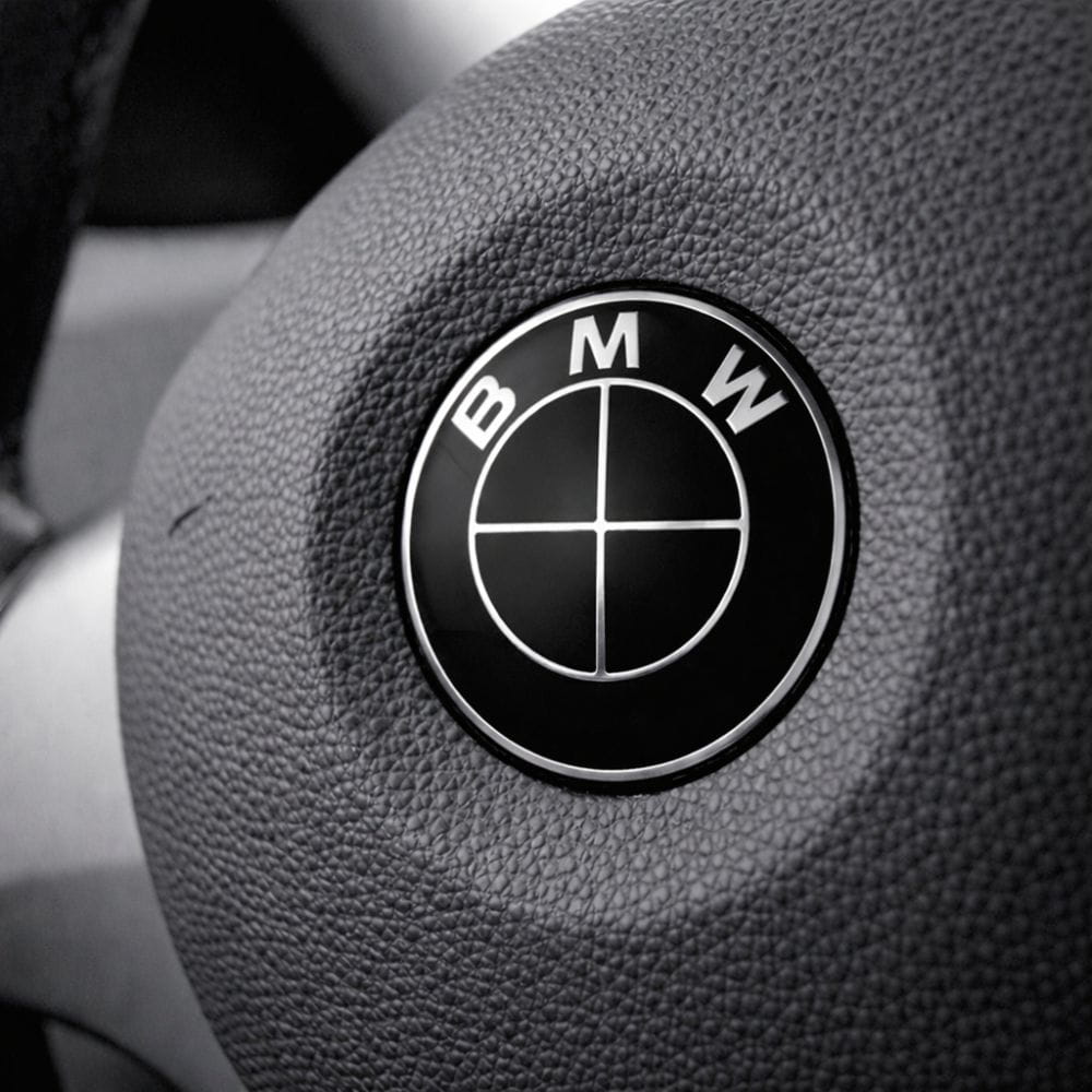 Insignia BMW negra de 45 mm para volante de Serie 1,2,3,4,5,6,7,8,X1,X2,X3,X4,X5,X6,X7,Z3,Z4