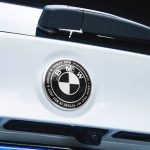 Insignia BMW PERFORMANCE I KNOW THAT MY FUTURE IS NOT JUST A DREAM M POWER de 82 MM para capó o maletero