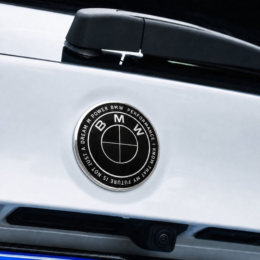 Insignia BMW PERFORMANCE I KNOW THAT MY FUTURE IS NOT JUST A DREAM M POWER de 82 MM para capó o maletero