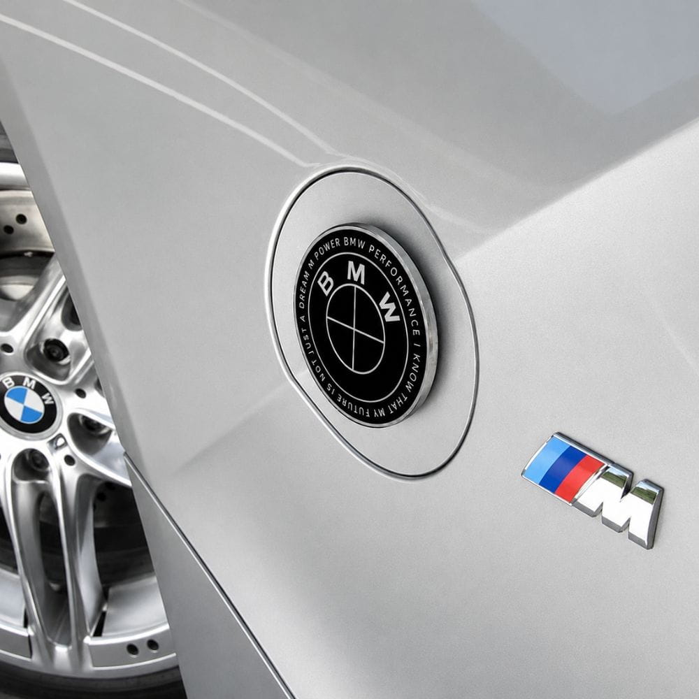 Insignia BMW PERFORMANCE I KNOW THAT MY FUTURE IS NOT JUST A DREAM M POWER de 82 MM para capó o maletero