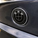 Emblema BMW estilo Full Black edición especial con letras; BMW PERFORMANCE I KNOW THAT MY FUTURE IS NOT JUST A DREAM M POWER