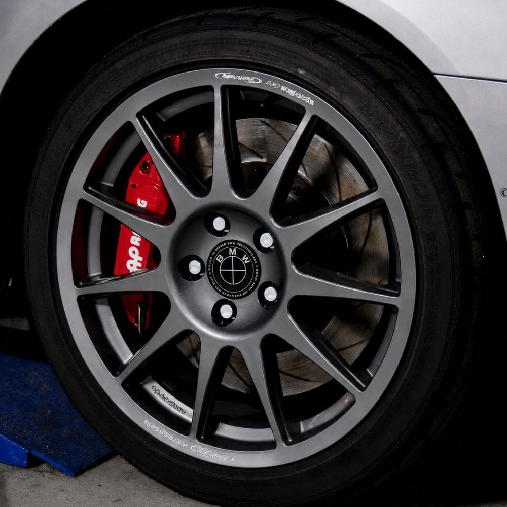 Emblema BMW blanco y negro edición especial con letras; BMW PERFORMANCE I KNOW THAT MY FUTURE IS NOT JUST A DREAM M POWER de 60 MM para llantas