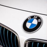 Logo BMW capó Serie 1, 2, 3, 4