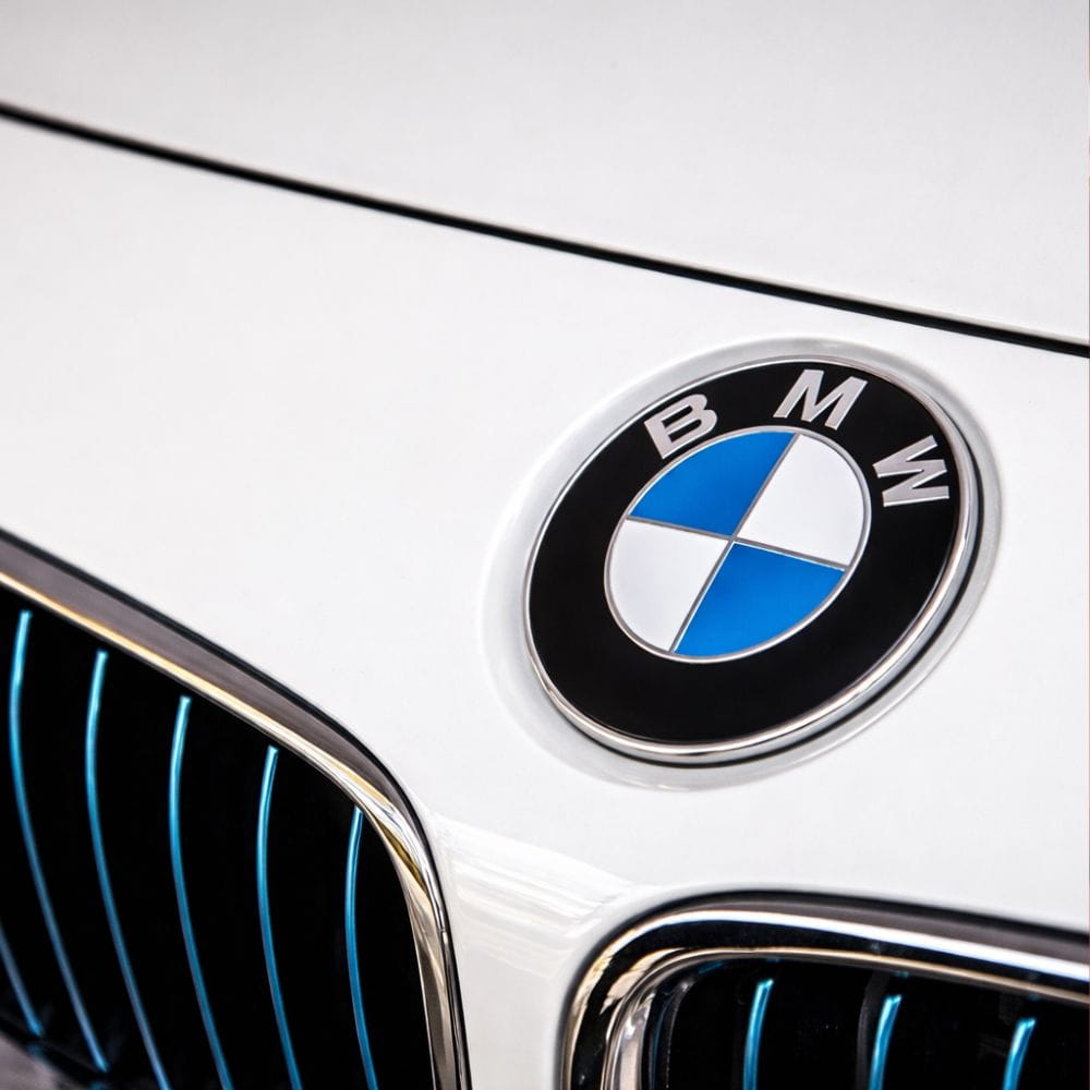 Logo BMW capó Serie 1, 2, 3, 4