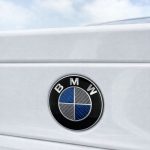 Insignia BMW carbono 74 MM para maletero serie 2, 3, 4.