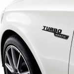 Emblema TURBO 4MATIC para aletas laterales negro brillo con AMG cromado