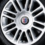 Emblema adhesivo Alpina de 65 mm con relieve para llantas