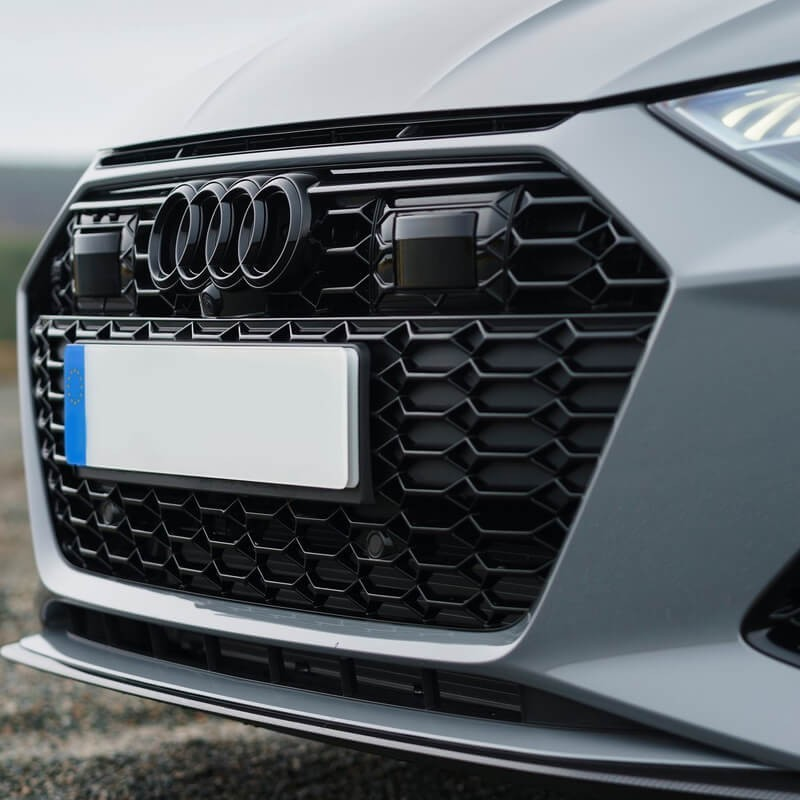 Aros Audi negros o cromados