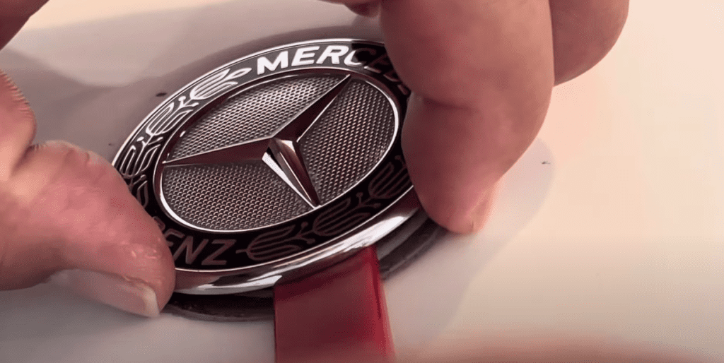 Estrella Mercedes Benz: Aprende a cambiarlo sin dificultad