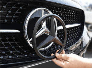 Aprende a cambiar los emblemas de tu Mercedes