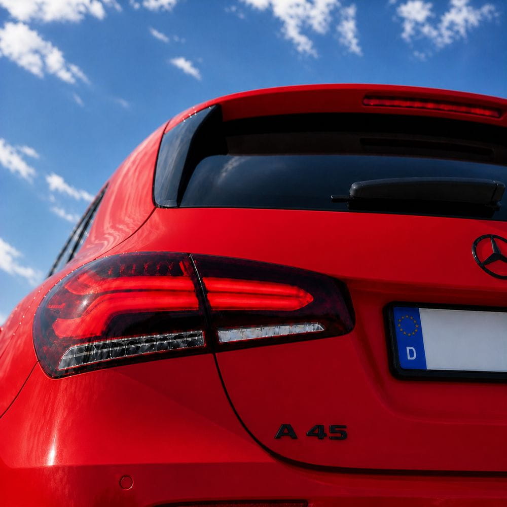 Insignia A45 negro para portón trasero de Mercedes