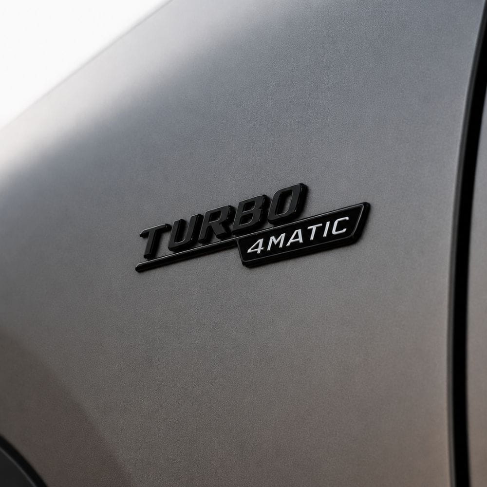 Emblema TURBO 4MATIC para aletas laterales negro brillo con AMG cromado