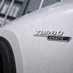 Emblema TURBO 4MATIC+ para aletas laterales cromado con AMG cromado