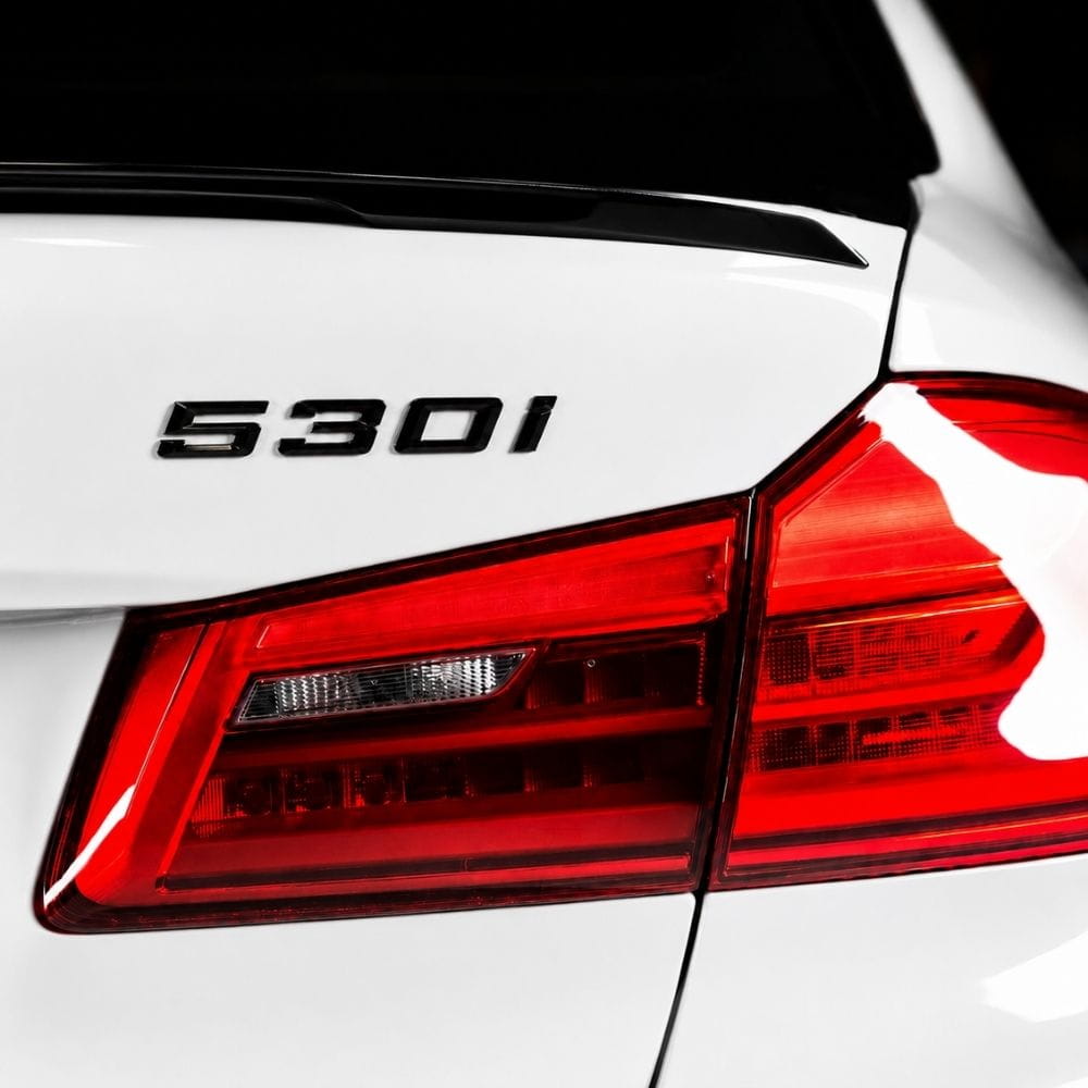 Emblema 530i negro para portón trasero de BMW Serie 5 G30 y G31 adhesivo