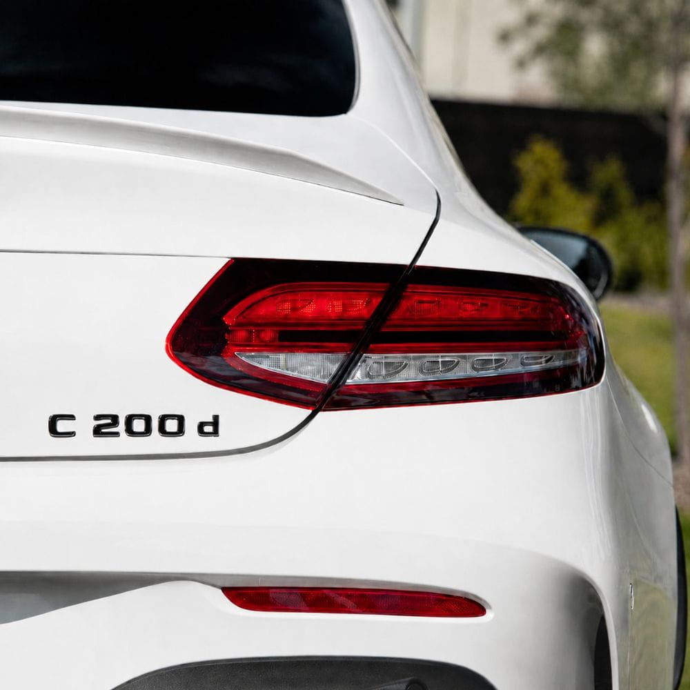 Emblema C200d color negro para la parte trasera de Mercedes Benz Clase C C200d