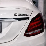 Emblema C220d color negro brillo para la parte trasera de Mercedes Benz Clase C C220d