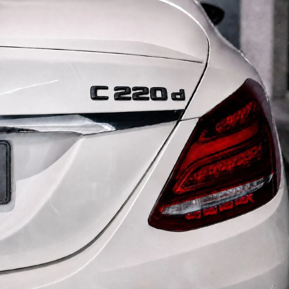 Emblema C220d color negro brillo para la parte trasera de Mercedes Benz Clase C C220d
