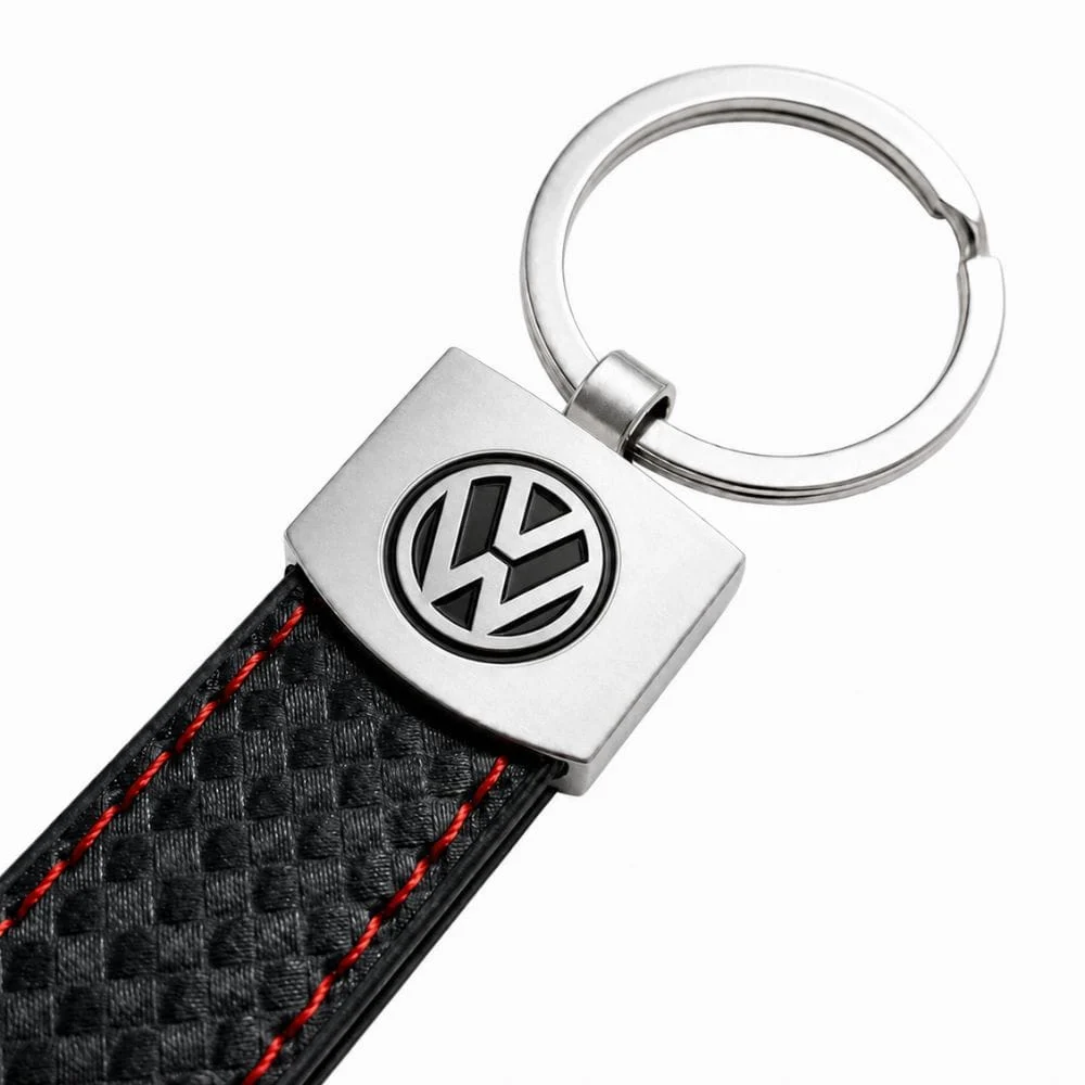 Llavero Volkswagen con acabado en cuero con patrón de fibra de carbono y costuras rojas