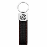 Llavero Volkswagen con acabado en cuero con patrón de fibra de carbono y costuras rojas