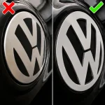 Emblema Volkswagen plateado para portón trasero con pestañas compatible con Golf V, EOS, Passat B6