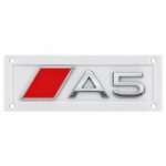 Insignia A5 cromada con recuadro rojo estilo S Line para portón trasero