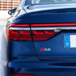 Insignia A8 cromada con recuadro rojo estilo S Line para portón trasero
