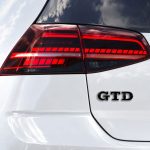 Emblema metálico GTD negro con borde cromado para portón trasero de Golf VI y VII con relieve