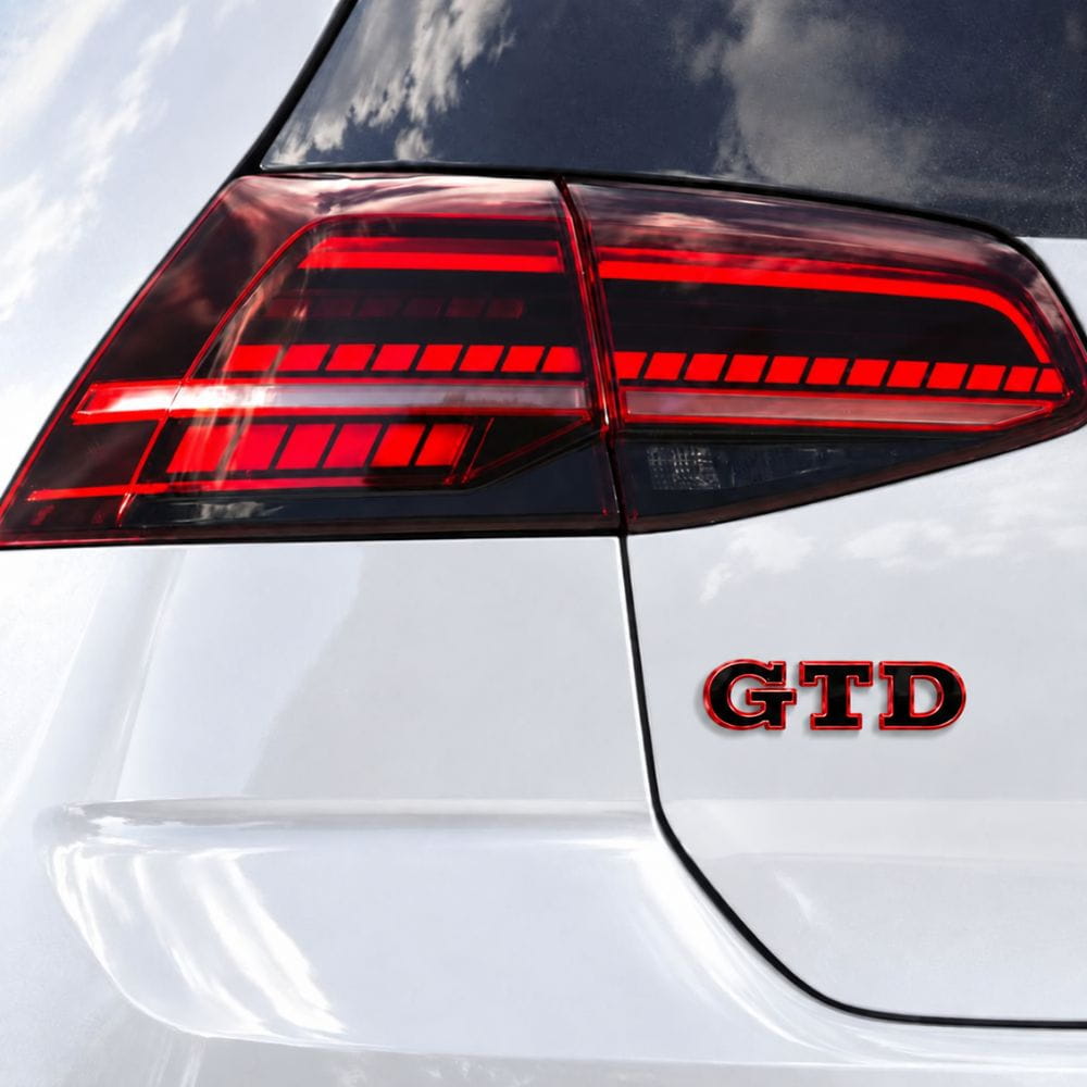 Emblema metálico GTD negro con borde rojo para portón trasero de Golf VI y VII con relieve