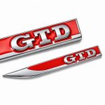 Emblema GTD rojo y cromado para aletas laterales de VW Golf 6, 7 y 7.5.