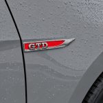 Emblema GTD rojo y cromado para aletas laterales de VW Golf 6, 7 y 7.5.
