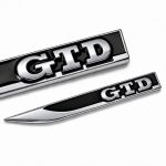 Emblema GTD negro y cromado para aletas laterales de VW Golf 6, 7 y 7.5.