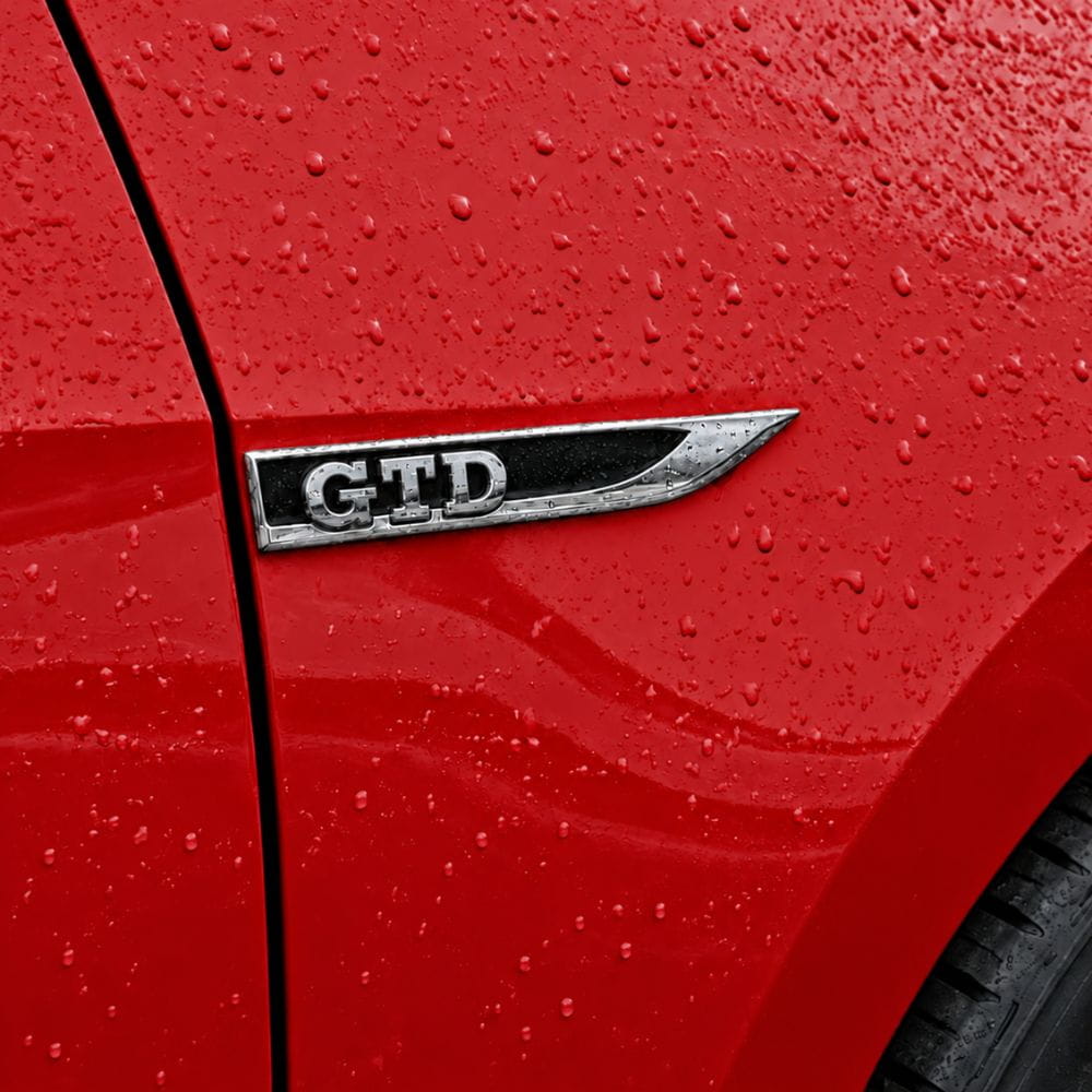 Emblema GTD negro y cromado para aletas laterales de VW Golf 6, 7 y 7.5.