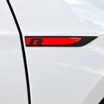 Emblema R negro y rojo para aletas laterales de VW Golf, Scirocco, Tiguan y Polo.