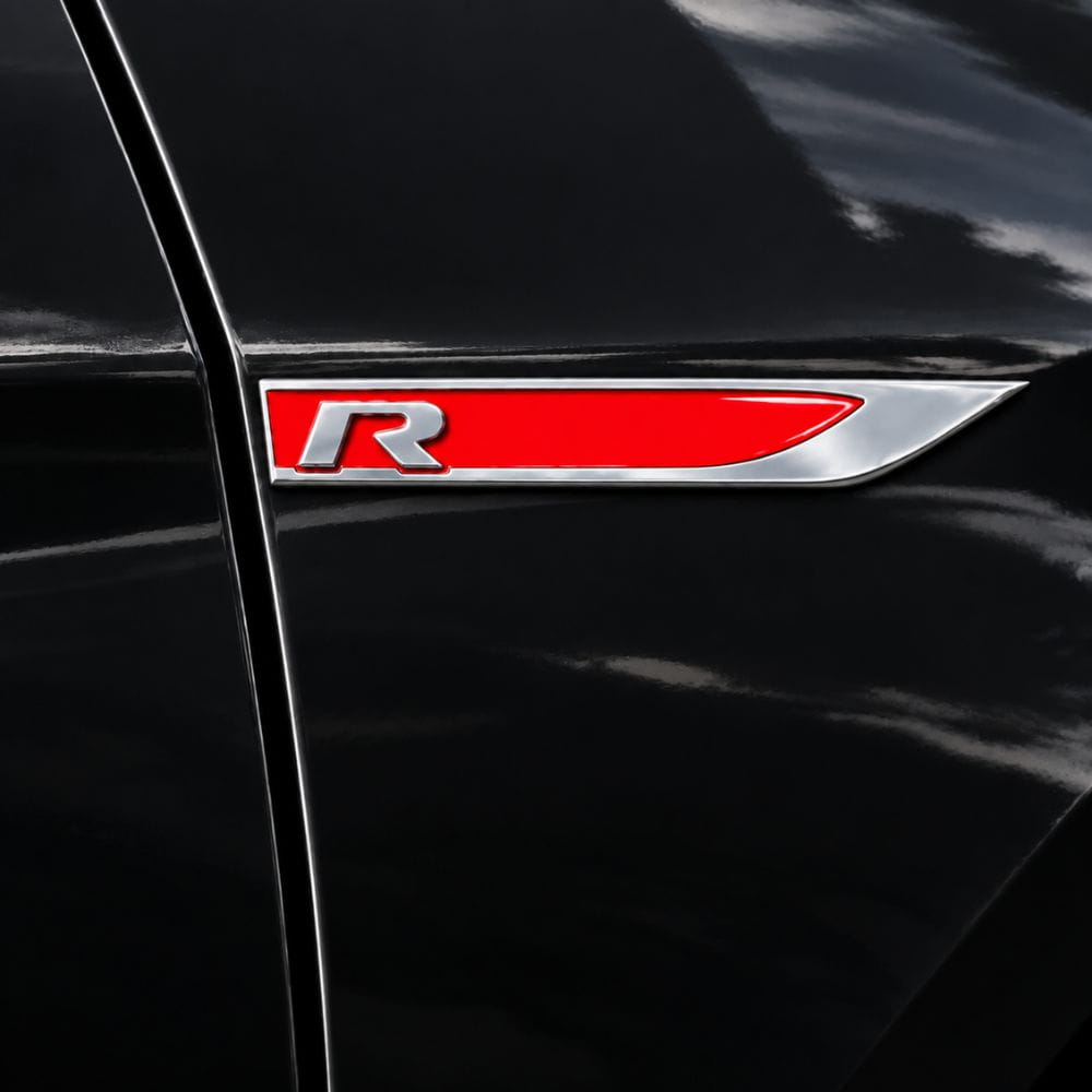 Emblema R rojo y cromado para aletas laterales de VW Golf, Scirocco, Tiguan y Polo.