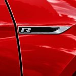 Emblema R negro y cromado para aletas laterales de VW Golf, Scirocco, Tiguan y Polo.