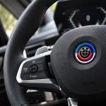 Pack de emblemas 50 Aniversario con acabado en carbono para BMW Serie 2 U06 Active Tourer.