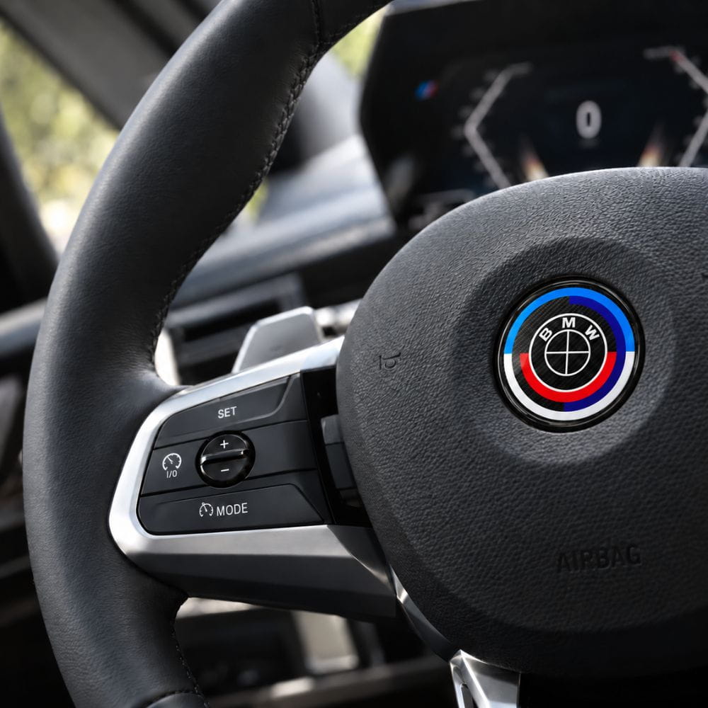 Pack de emblemas 50 Aniversario con acabado en carbono para BMW Serie 2 U06 Active Tourer.