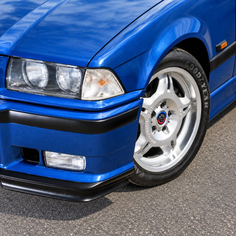 Pack de emblemas 50 Aniversario con acabado en carbono para BMW Serie 3 E36 coupé, berlina y compact.