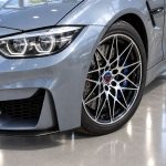 Kit de logotipos conmemorativos 50 Aniversario en fibra de carbono negra para BMW M4 F83 Cabrio.