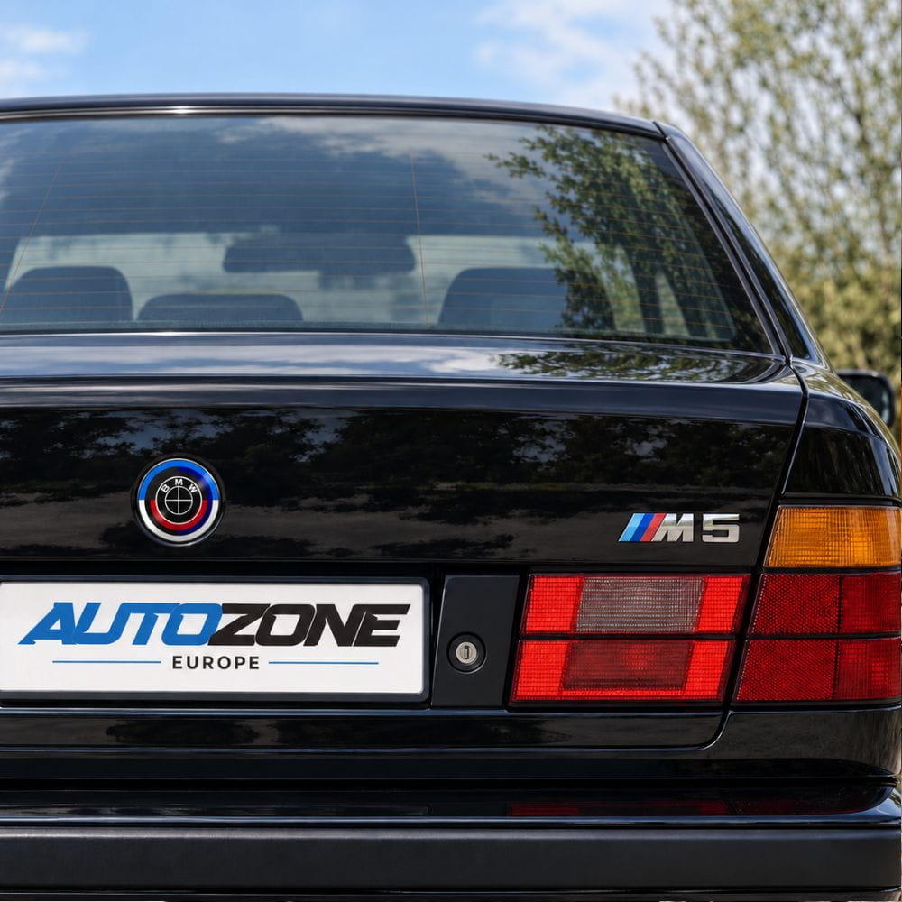 Kit de emblemas conmemorativas 50 Aniversario en fibra de carbono negra para BMW Serie 5 E34 berlina y Touring.