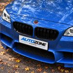 Kit de emblemas conmemorativos 50 Aniversario en fibra de carbono negra para BMW Serie 5 F10 y F11.