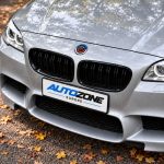 Kit de emblemas conmemorativos 50 Aniversario en fibra de carbono negra para BMW Serie 5 F10 y F11.