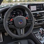 Kit de emblemas conmemorativas 50 Aniversario en fibra de carbono negra para BMW M5 F90 Competition.